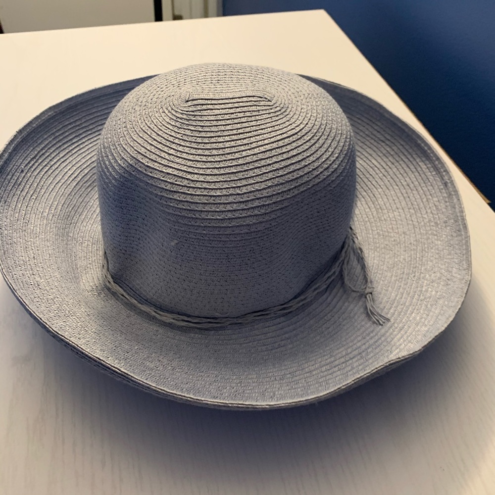 Silver summer hat! - Picture 3 of 4